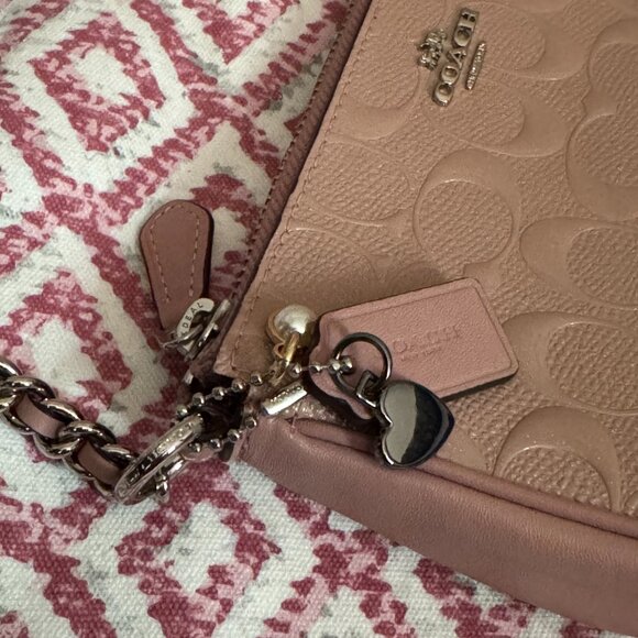 Coach Signature Debossed LG Wristlet with Chain BLUSH MINT #F22698 Never used - Picture 5 of 15